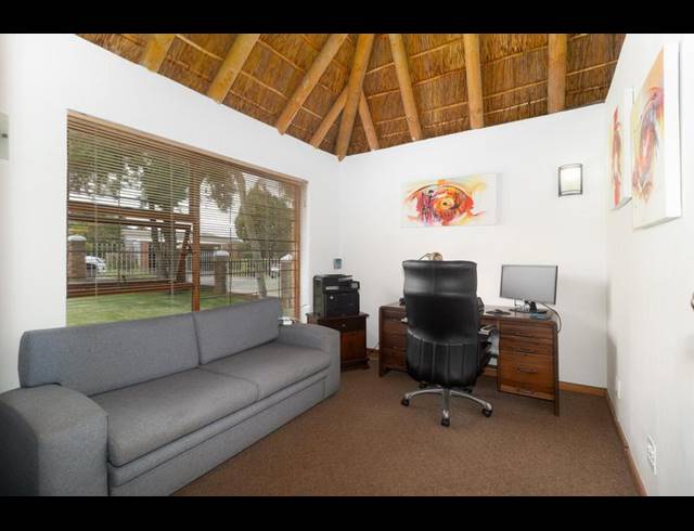 5 BEDROOM HOUSE FOR SALE IN VREDEKLOOF